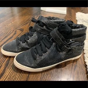 Schutz sneakers size 8(US). LIKE NEW. worn once